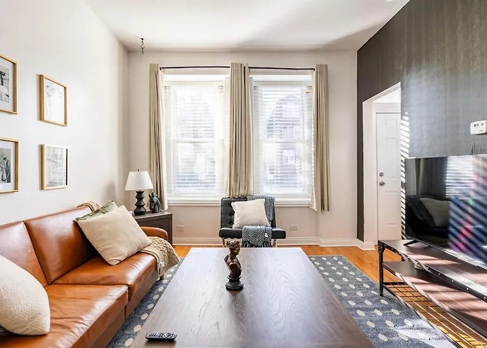 Cozy 2 Bedroom 1 Ba Flat Just 10 Mins From Downtown *